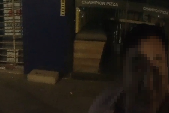 凌晨武汉街头,3名男子突然弃车狂奔!交警追了500米后,男子顶不住了 凌晨武汉街头,3名男子突然弃车狂奔!交警追了500米后,男子顶不住了