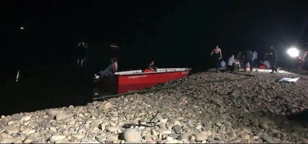 4名初中生因涨潮被困,2人不幸遇难! 4名初中生因涨潮被困,2人不幸遇难!