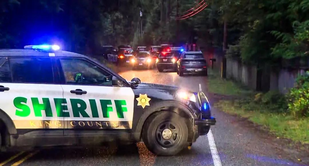 突发!美国发生大规模枪击事件,数十人死伤 突发!美国发生大规模枪击事件,数十人死伤