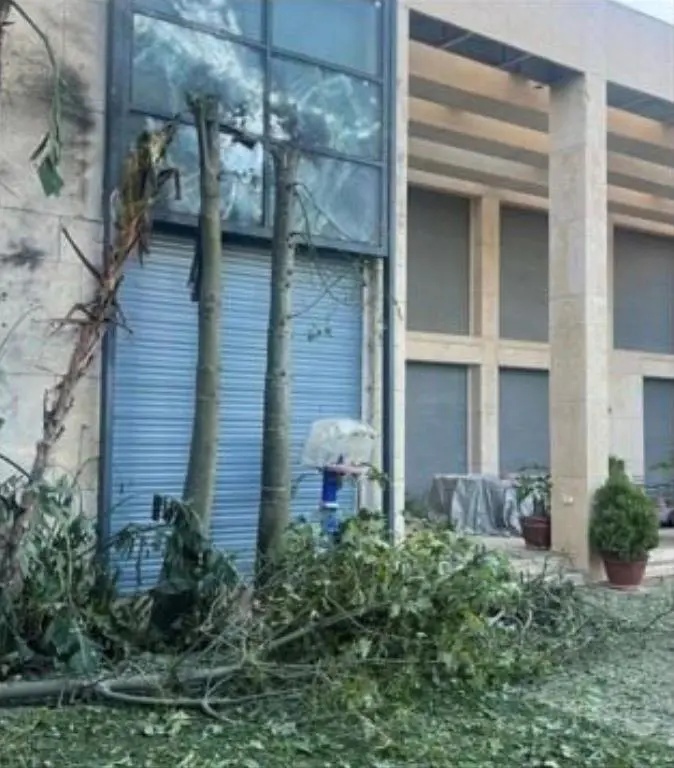 “内塔尼亚胡住宅遭袭受损照公开” “内塔尼亚胡住宅遭袭受损照公开”