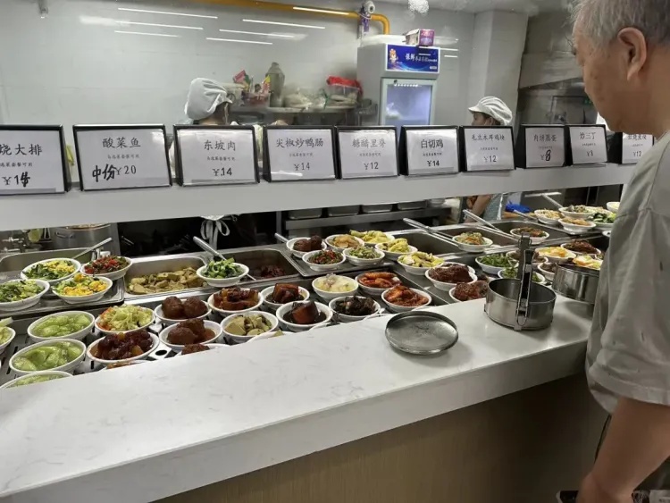 10块钱吃上一荤两素！网友：建议杭州全城推广