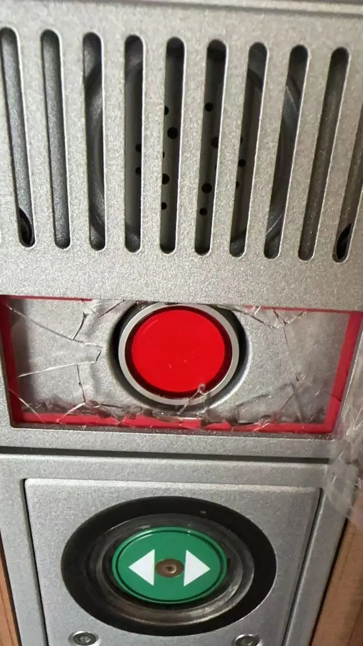 事发上海始发高铁!女子睡过站按下紧急制动按钮,警方:拘7日 事发上海始发高铁!女子睡过站按下紧急制动按钮,警方:拘7日