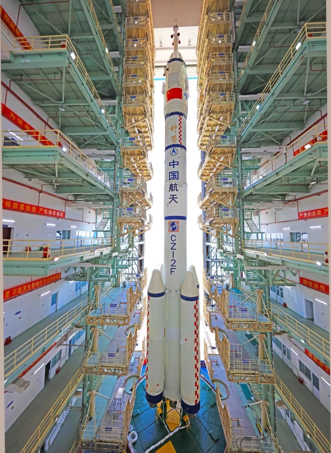 震撼！神十九船箭组合体，高清大图