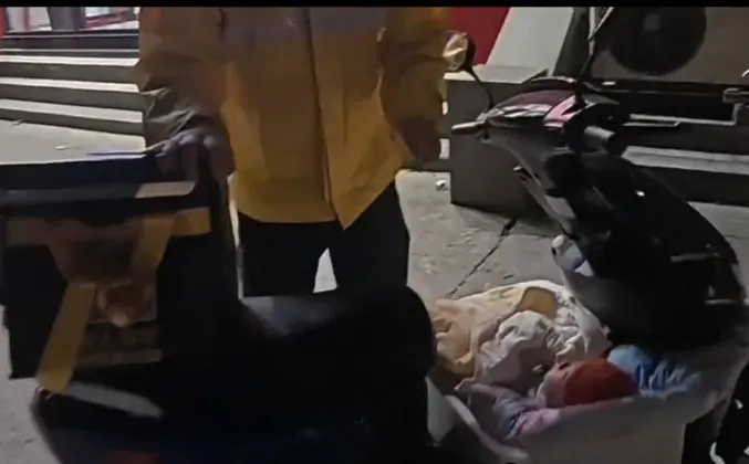 外卖骑手带着患儿送外卖?谣言!“均为虚假摆拍” 外卖骑手带着患儿送外卖?谣言!“均为虚假摆拍”