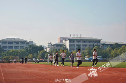 早晚穿长袖、中午换短袖 今日重庆最高气温达29℃ 早晚穿长袖、中午换短袖 今日重庆最高气温达29℃