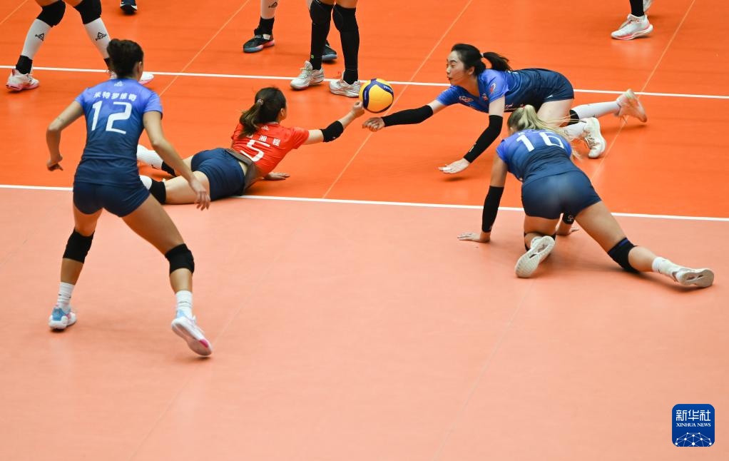 女排明星公益赛:天津胜深圳 女排明星公益赛:天津胜深圳