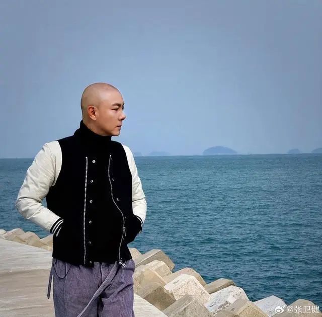 59岁张卫健回应自己有头发时的杀伤力：现在也还有吧！