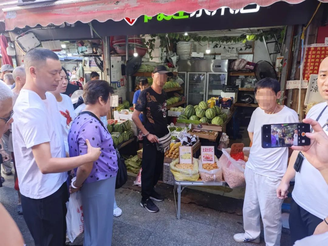 警惕!有老人被忽悠,花6万买了20箱洗洁精…警方出手,抓获40余人,破案250余起 警惕!有老人被忽悠,花6万买了20箱洗洁精…警方出手,抓获40余人,破案250余起