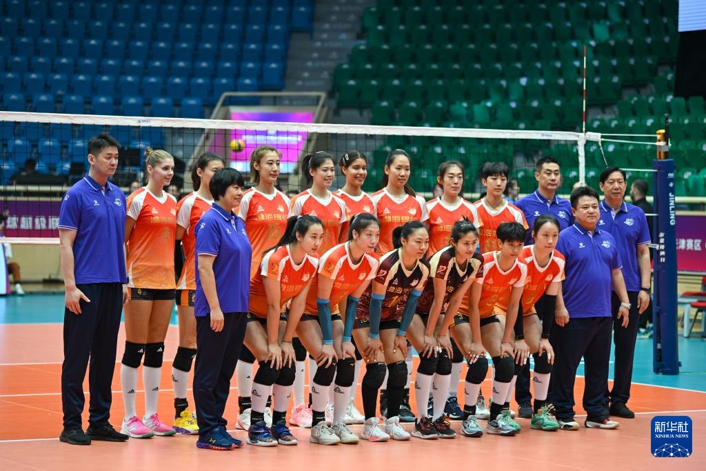 女排明星公益赛:天津胜深圳 女排明星公益赛:天津胜深圳