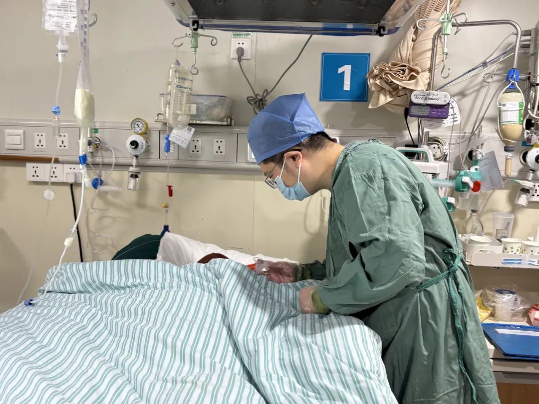 治疗时为何用“钢丝球”搓伤口？感动全网的“烧伤妈妈”最新情况