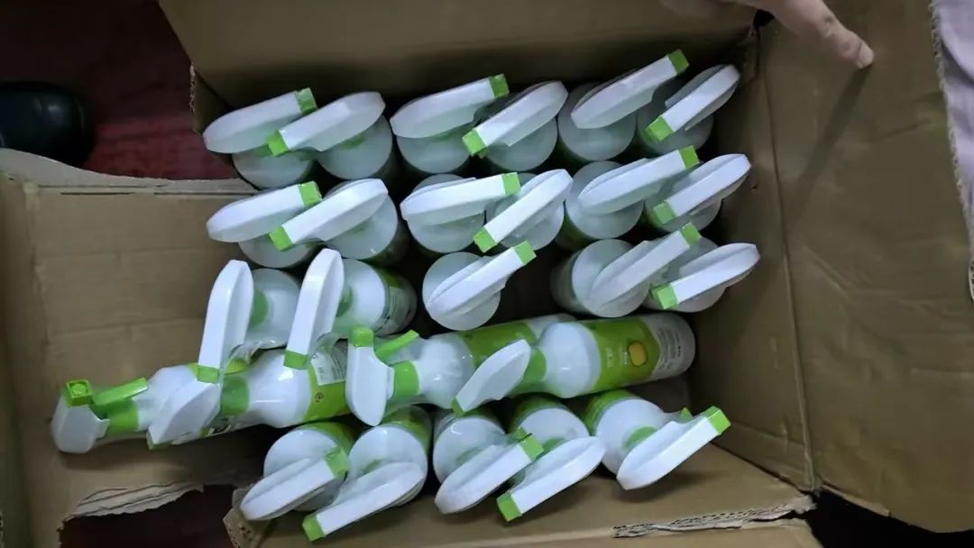 警惕!有老人被忽悠,花6万买了20箱洗洁精…警方出手,抓获40余人,破案250余起 警惕!有老人被忽悠,花6万买了20箱洗洁精…警方出手,抓获40余人,破案250余起