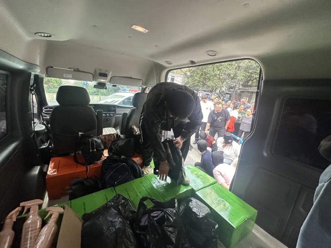 警惕!有老人被忽悠,花6万买了20箱洗洁精…警方出手,抓获40余人,破案250余起 警惕!有老人被忽悠,花6万买了20箱洗洁精…警方出手,抓获40余人,破案250余起