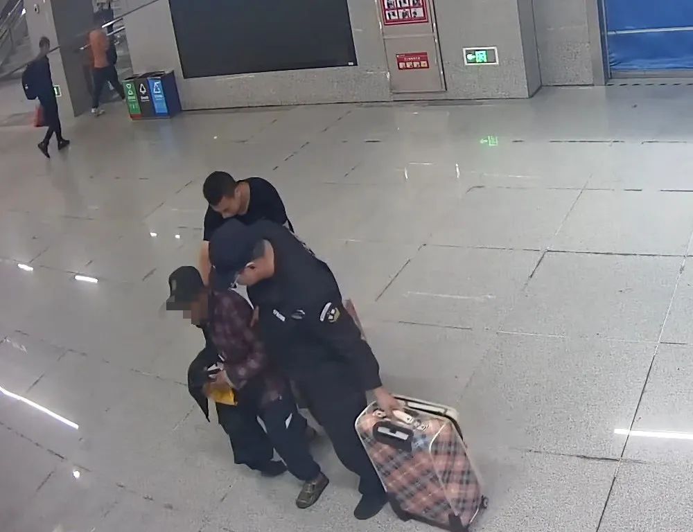 火了!南昌火车站一幕!全都被拍下来了...... 火了!南昌火车站一幕!全都被拍下来了......