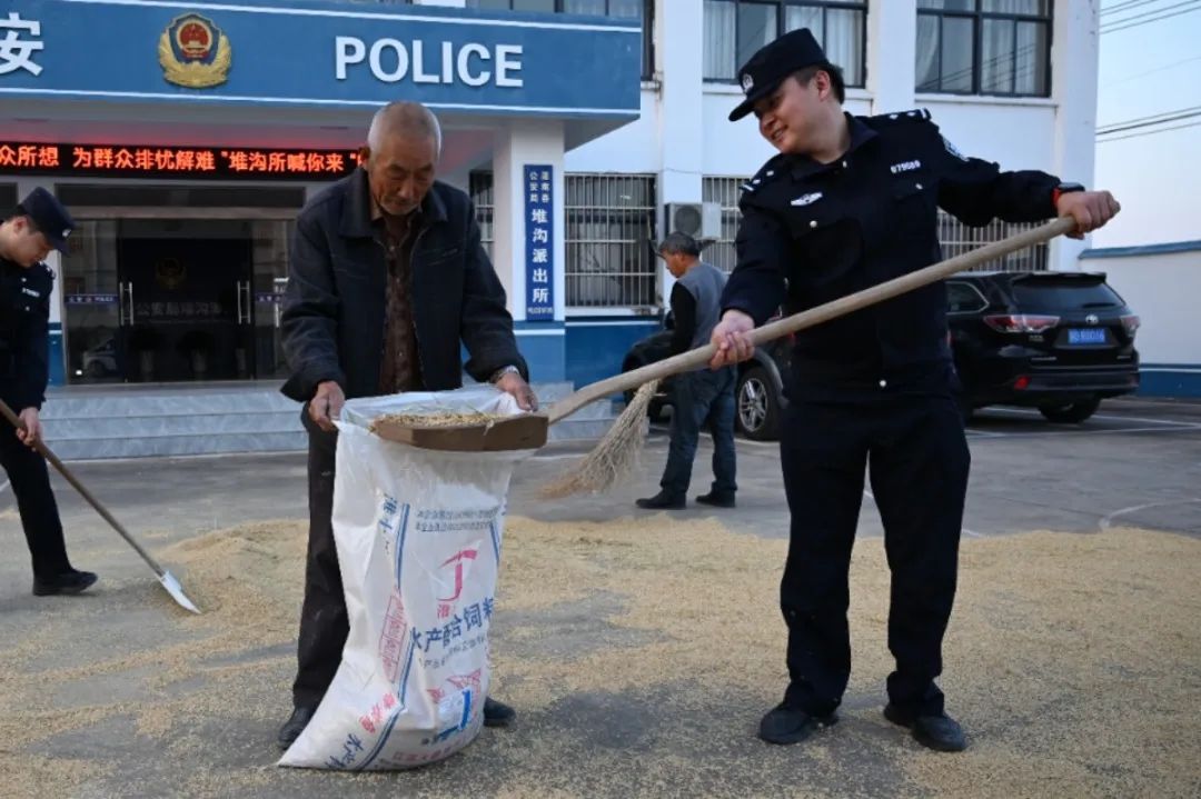 家长们的私家车为什么都停在了派出所? 家长们的私家车为什么都停在了派出所?