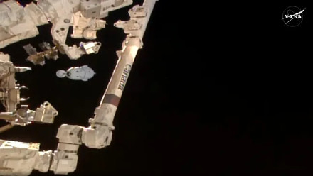 SpaceX “龙”载人飞船开始返回地球