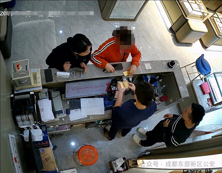 客户购买黄金后,店员报警? 客户购买黄金后,店员报警?