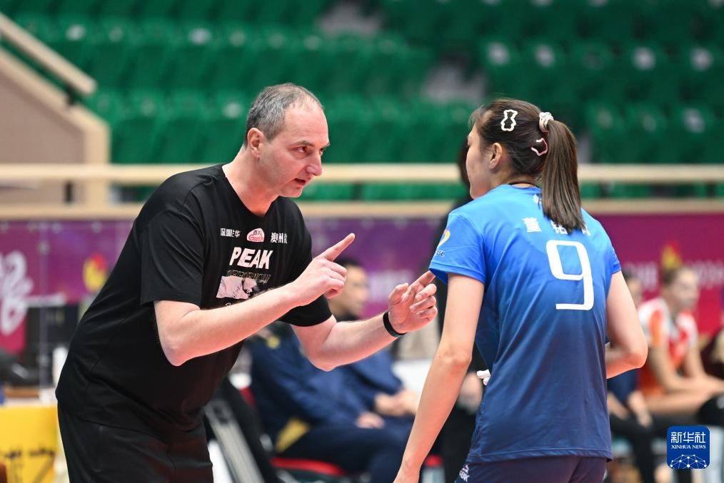 女排明星公益赛:天津胜深圳 女排明星公益赛:天津胜深圳