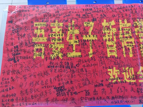 食堂老板贴告示“陪产去了”，回来一看惊呆了……