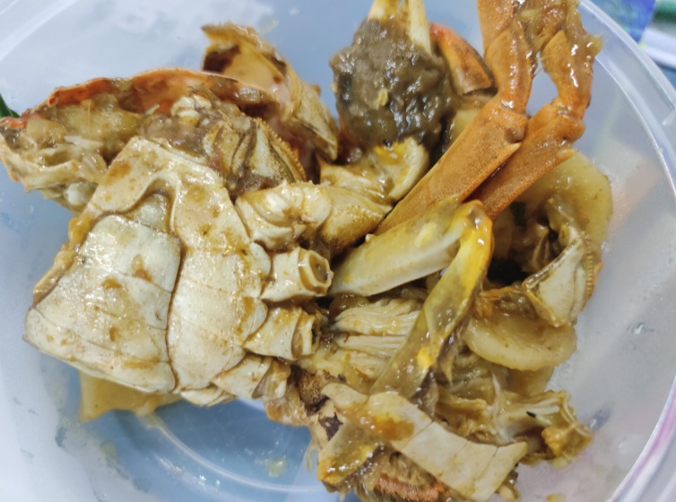 太宠了！合肥一高校请学生吃大闸蟹