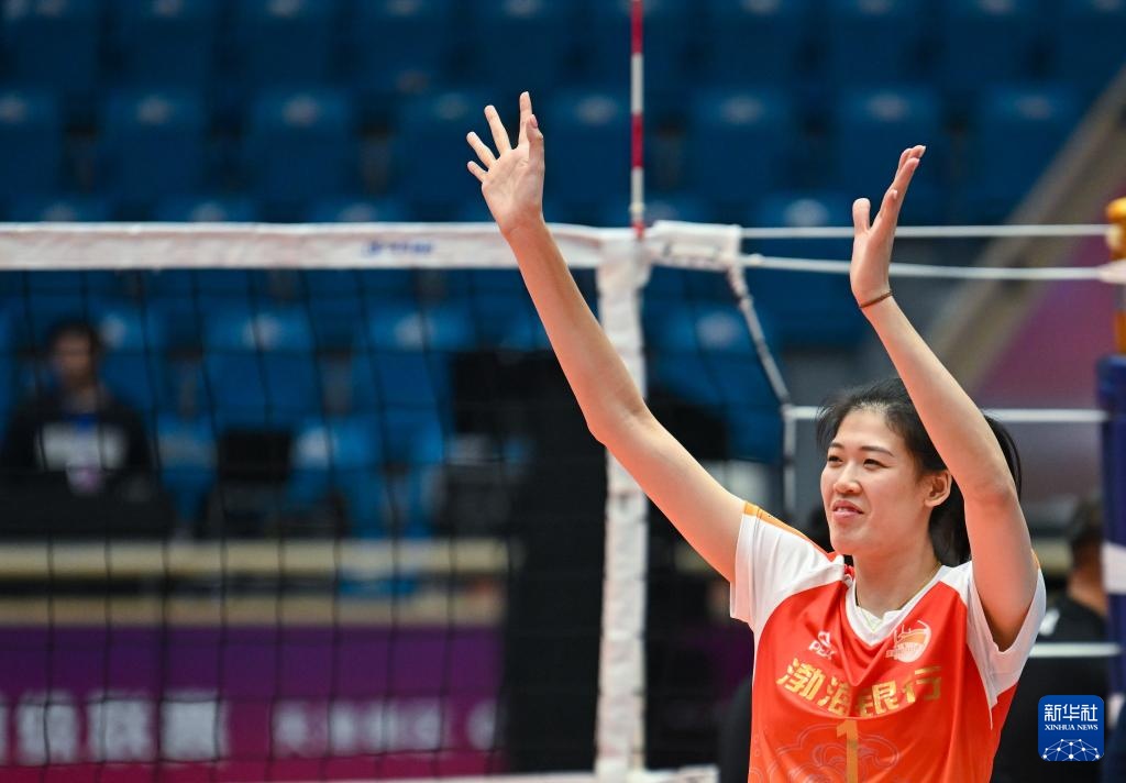 女排明星公益赛:天津胜深圳 女排明星公益赛:天津胜深圳