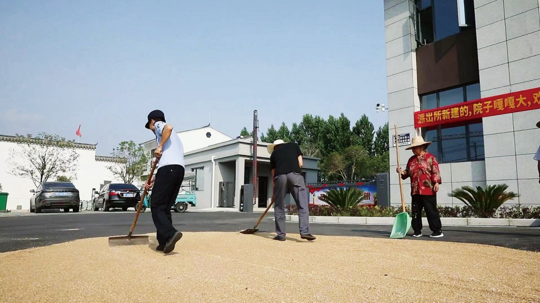 家长们的私家车为什么都停在了派出所? 家长们的私家车为什么都停在了派出所?