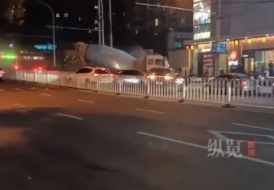 青岛发生一起混凝土车与多车相撞事故,官方通报 青岛发生一起混凝土车与多车相撞事故,官方通报