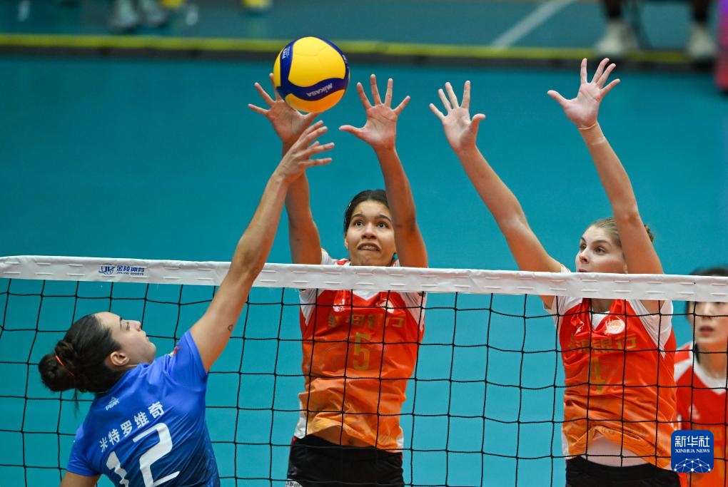 女排明星公益赛:天津胜深圳 女排明星公益赛:天津胜深圳