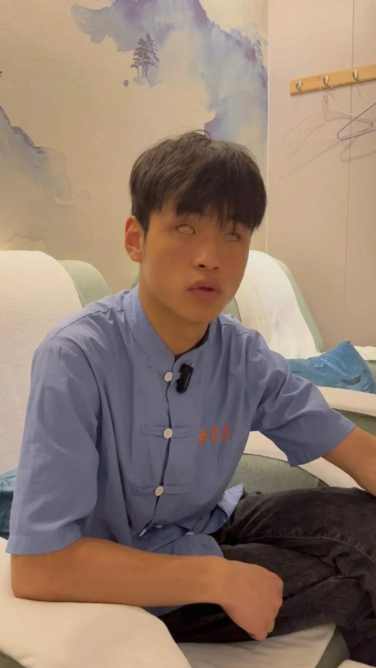 上海地铁这一幕刷屏！令无数网友动容