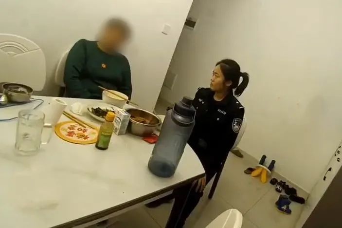 高空抛物不是“玩物”,“熊孩子”家长请注意! 高空抛物不是“玩物”,“熊孩子”家长请注意!