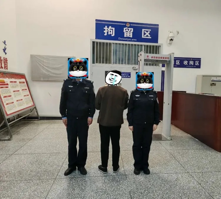 危急时刻，派出所所长装成路人走进小卖部……