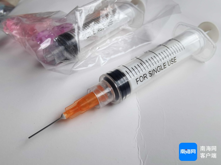 文具店向小学生售卖“带针头注射器”玩具?海口相关部门查扣→ 文具店向小学生售卖“带针头注射器”玩具?海口相关部门查扣→