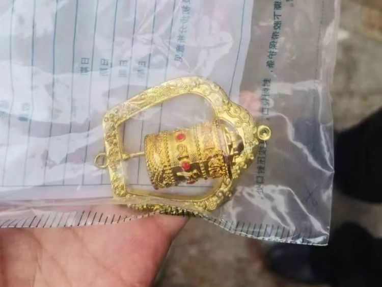 高空抛物不是“玩物”,“熊孩子”家长请注意! 高空抛物不是“玩物”,“熊孩子”家长请注意!