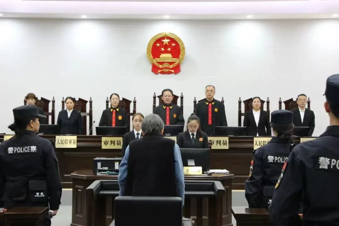 刚刚判了!还是死刑!10个被害者家庭到场:她没有悔意,罪大恶极... 刚刚判了!还是死刑!10个被害者家庭到场:她没有悔意,罪大恶极...