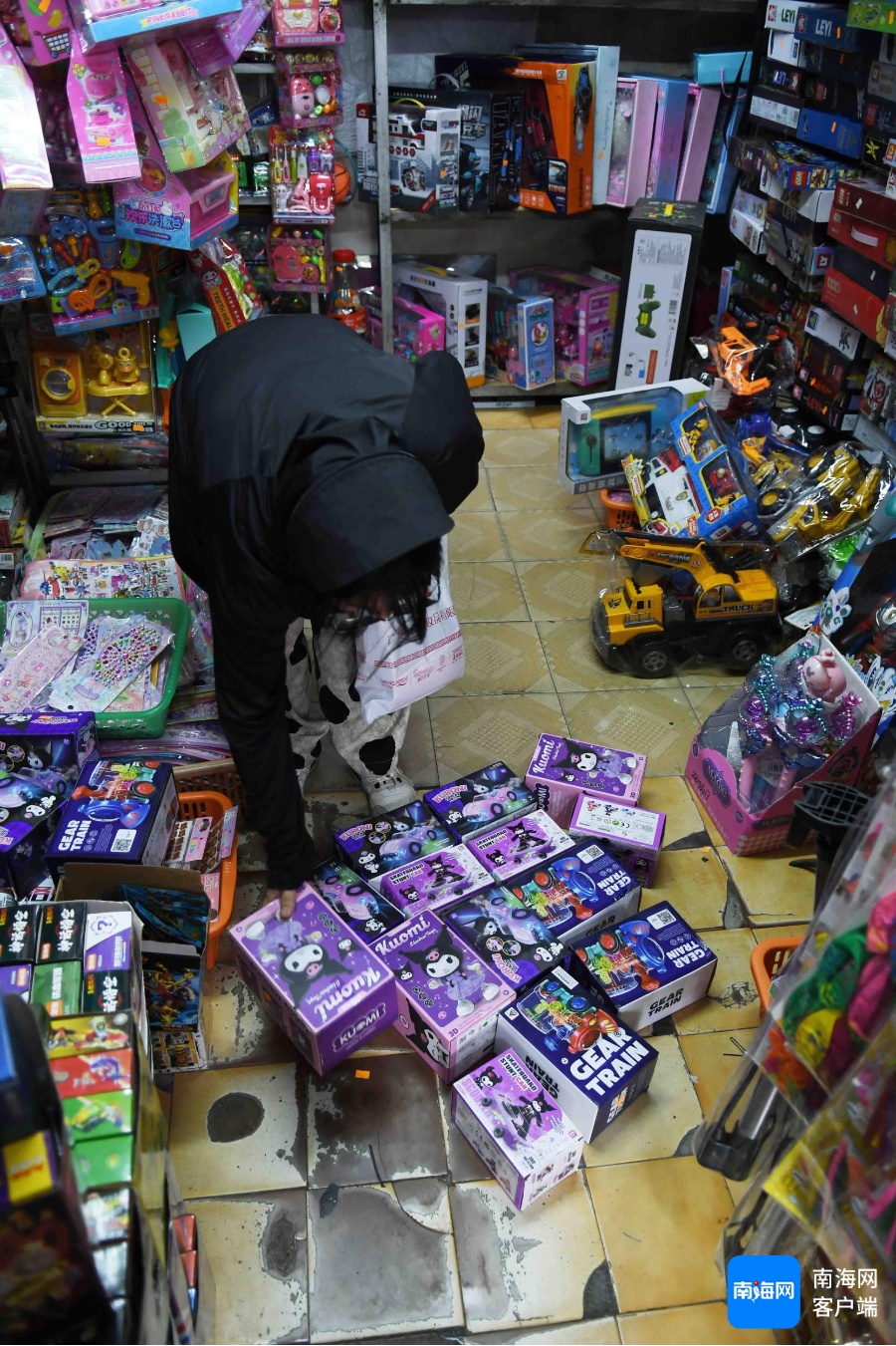 文具店向小学生售卖“带针头注射器”玩具?海口相关部门查扣→ 文具店向小学生售卖“带针头注射器”玩具?海口相关部门查扣→