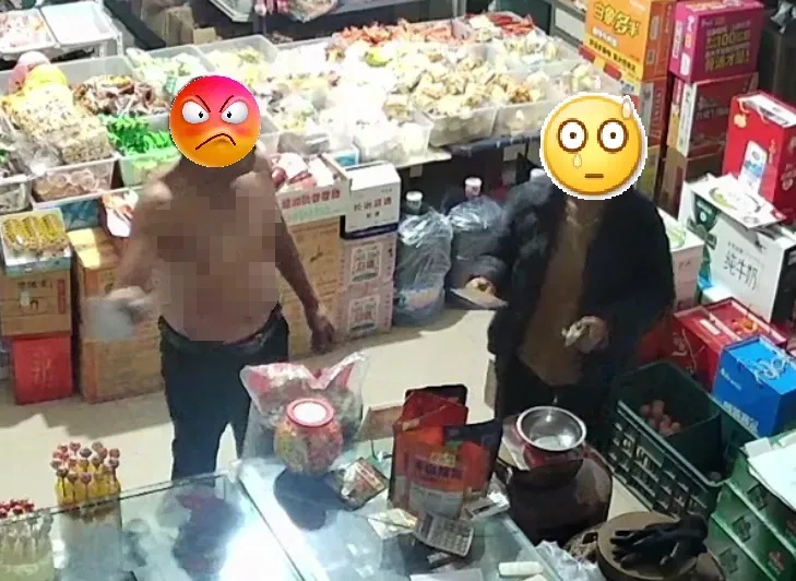 危急时刻，派出所所长装成路人走进小卖部……