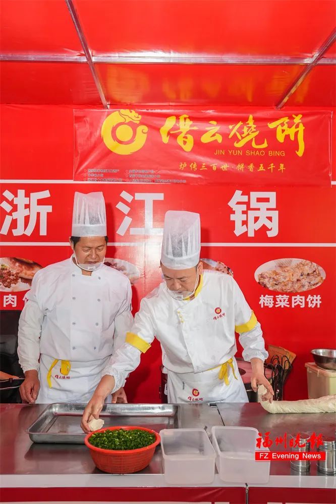 老家来人了！今天，福州“锅盔叔叔”数度哽咽！