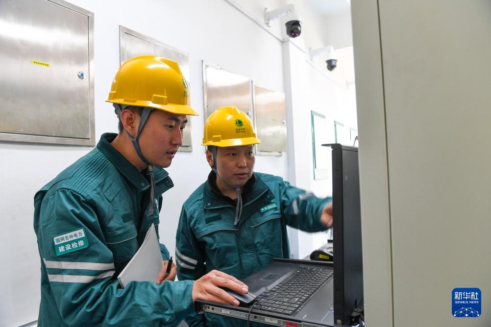 新华全媒+·新职业故事丨“00后”电能质量管理员李欣育：为提升电能质量贡献青春力量