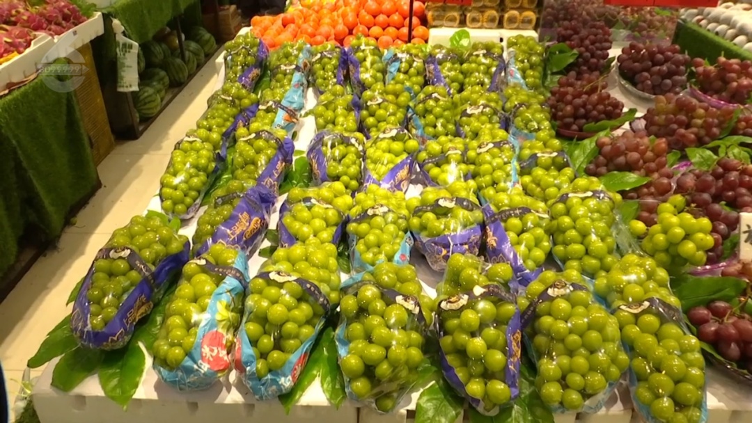 国产葡萄贴上“洋标签”,价格翻10倍?昆明市场情况→ 国产葡萄贴上“洋标签”,价格翻10倍?昆明市场情况→