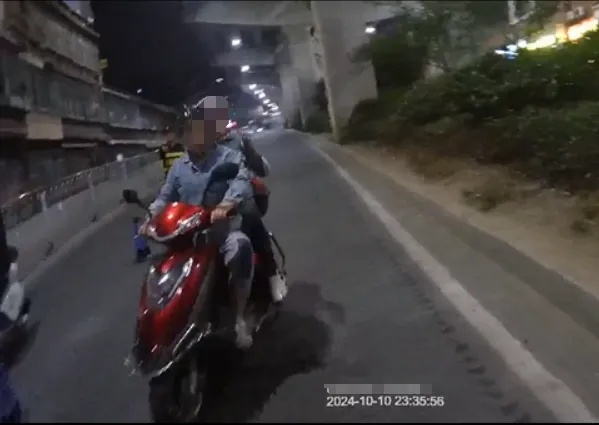 酒驾被查,女子假装“孕妇”要求“特殊关照”...... 酒驾被查,女子假装“孕妇”要求“特殊关照”......