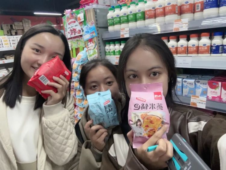 这就是“20岁女人的完美寝室”？千万网友围观羡慕！找到她们几个了……