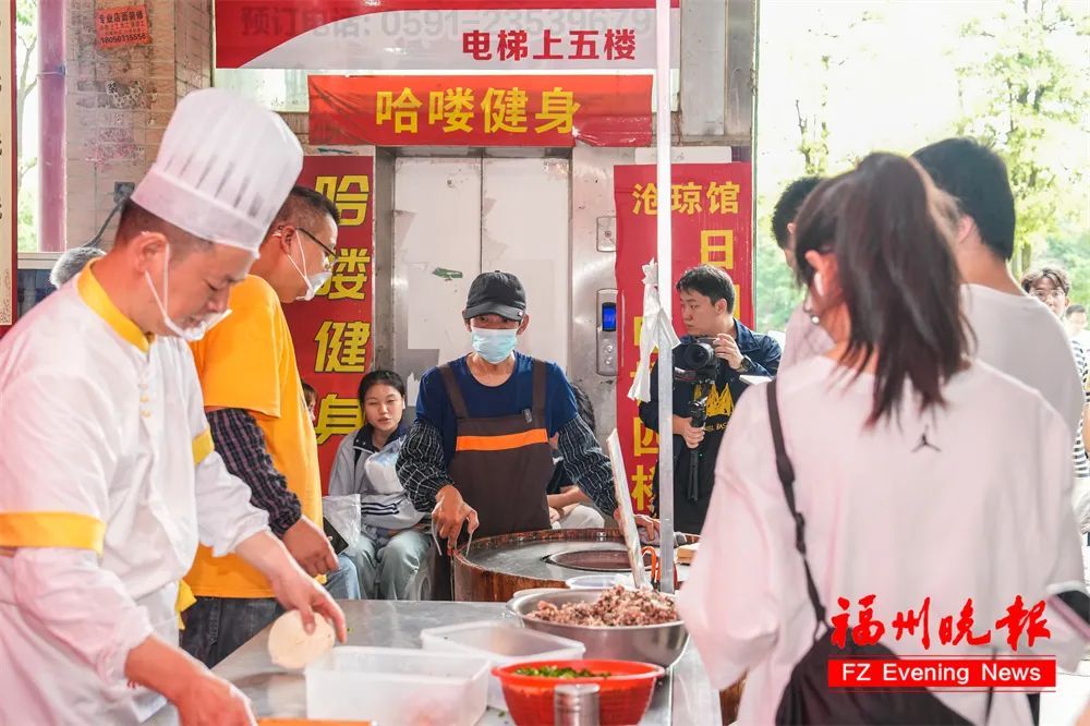 老家来人了！今天，福州“锅盔叔叔”数度哽咽！