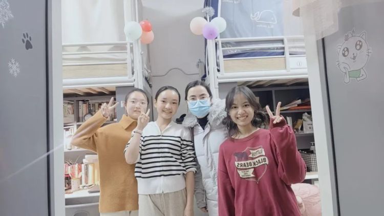 这就是“20岁女人的完美寝室”？千万网友围观羡慕！找到她们几个了……