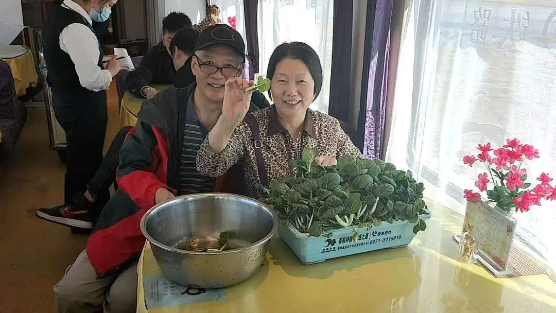 在火车餐车上吃现烤羊腿,是一种什么体验 在火车餐车上吃现烤羊腿,是一种什么体验