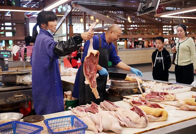 “买个菜直接拿回一盘辣椒炒肉”!多个菜市场服务上新 “买个菜直接拿回一盘辣椒炒肉”!多个菜市场服务上新