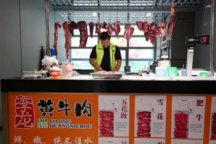“买个菜直接拿回一盘辣椒炒肉”!多个菜市场服务上新 “买个菜直接拿回一盘辣椒炒肉”!多个菜市场服务上新