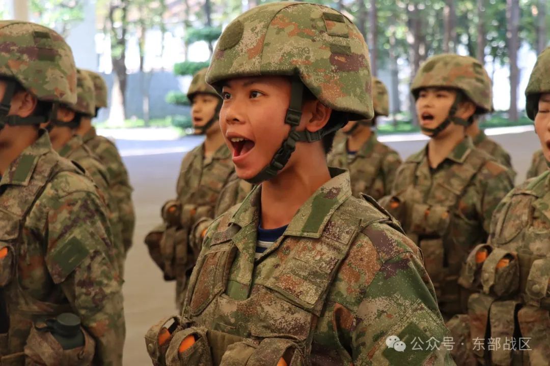 秋季入伍新兵，授枪！