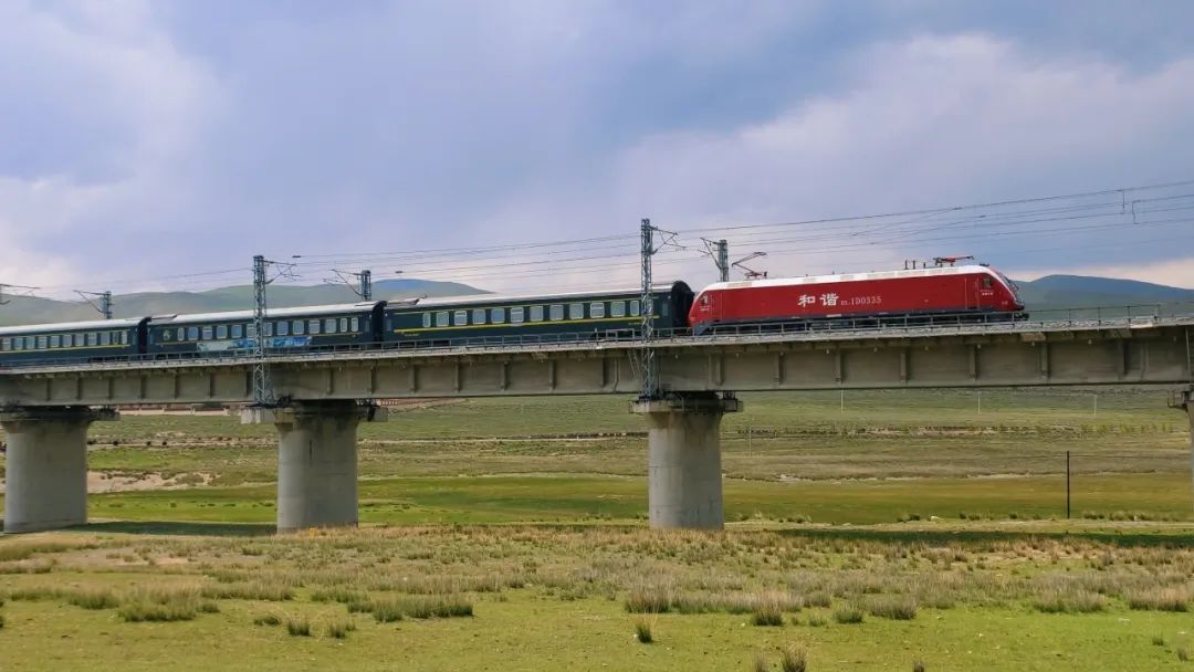 在火车餐车上吃现烤羊腿,是一种什么体验 在火车餐车上吃现烤羊腿,是一种什么体验