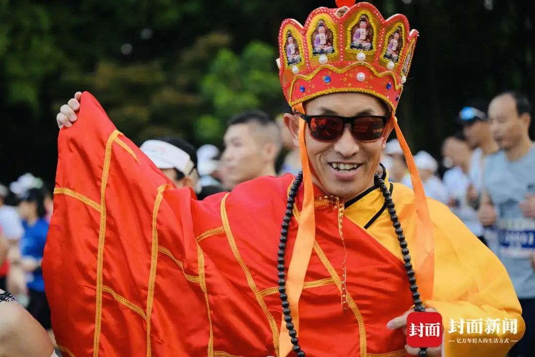 2024成都马拉松冠军诞生！“唐僧”“大祭司”……都来了