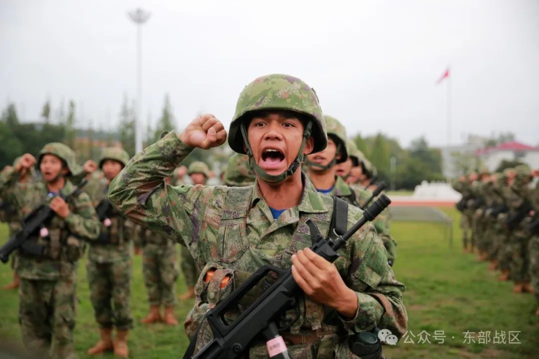 秋季入伍新兵，授枪！