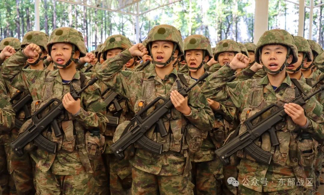 秋季入伍新兵，授枪！